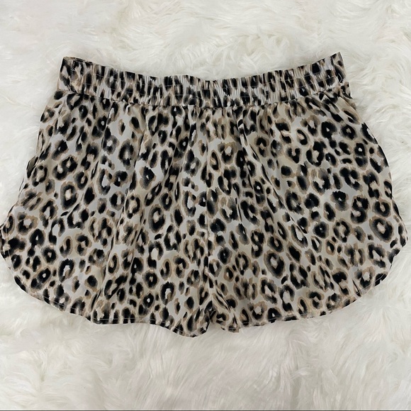 Glassons Leopard Print Shorts, Size 8 - Picture 2 of 6